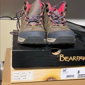 Bearpaw girl hiking boots